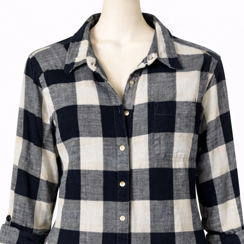 American Eagle Outfitters Black and White Plaid Button Down Shirt